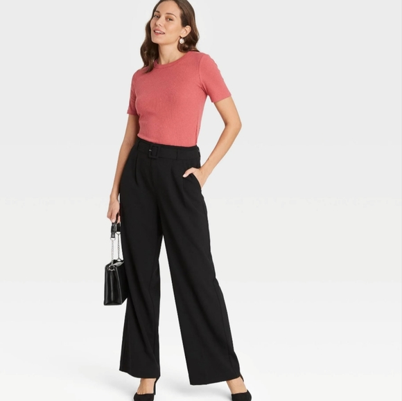 Women's Ribbed Texture Short Sleeve Shirt - Picture 3 of 4